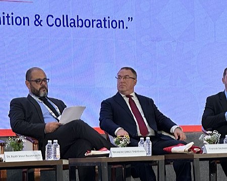 SHestakov V.N. na Globalnom konklave po voprosam regulirovaniya farmatsevticheskoj otrasli iPHEX 2025